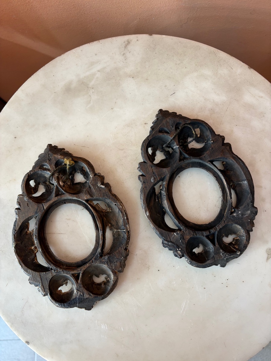 Paire de petits cadres ovales en bois sculpté et doré à La Mecque-photo-3