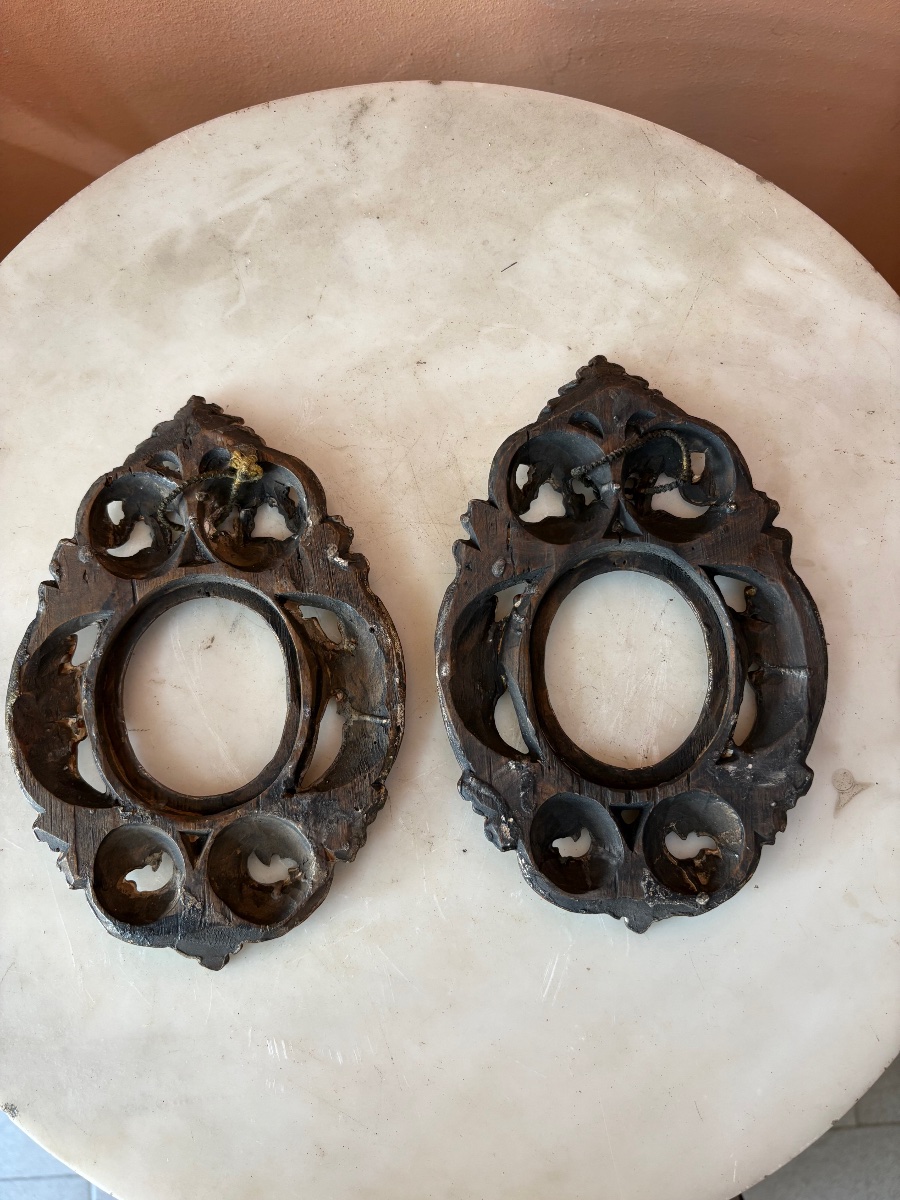 Paire de petits cadres ovales en bois sculpté et doré à La Mecque-photo-4