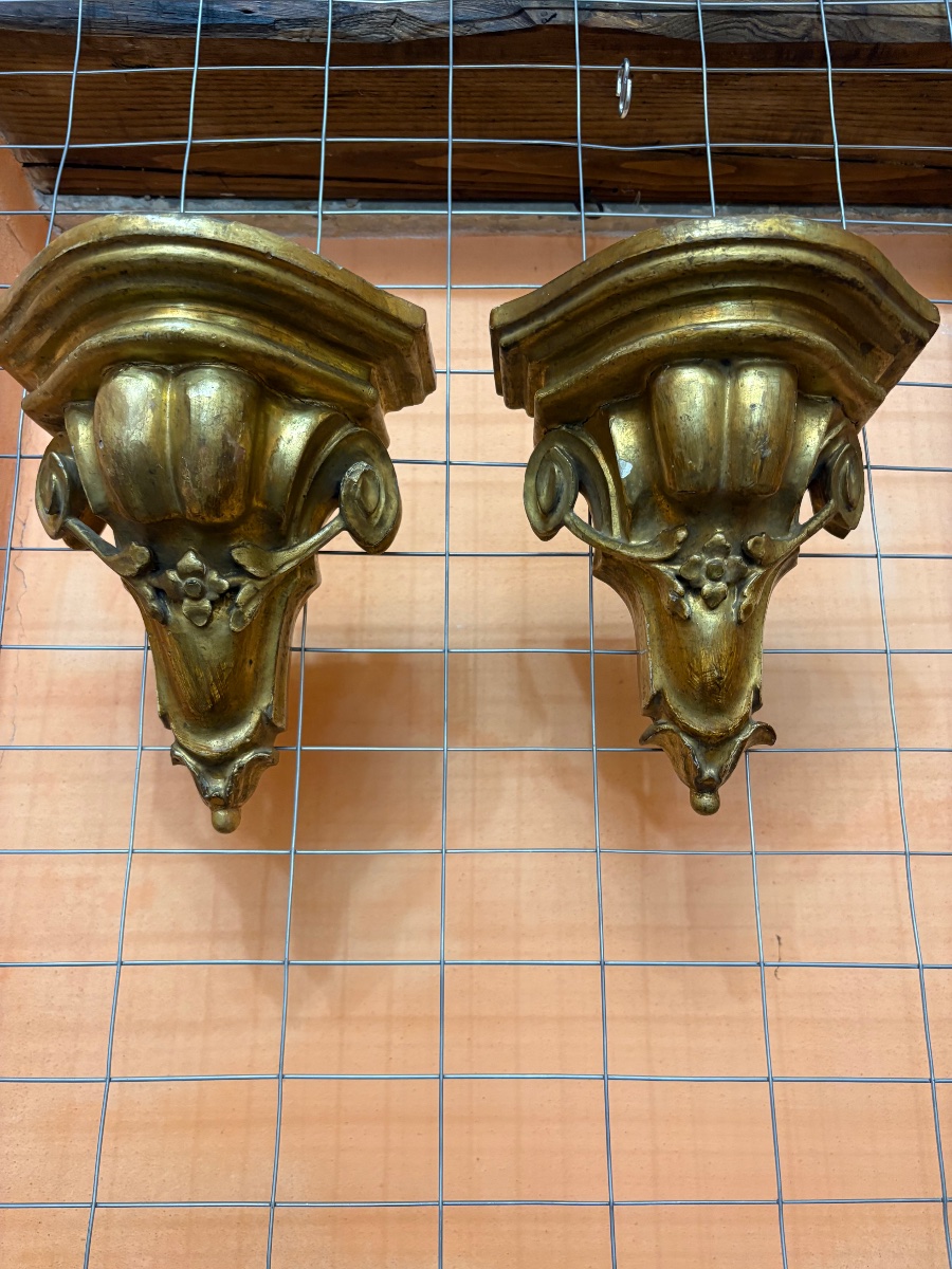 Paire de consoles en bois sculpté et doré-photo-2