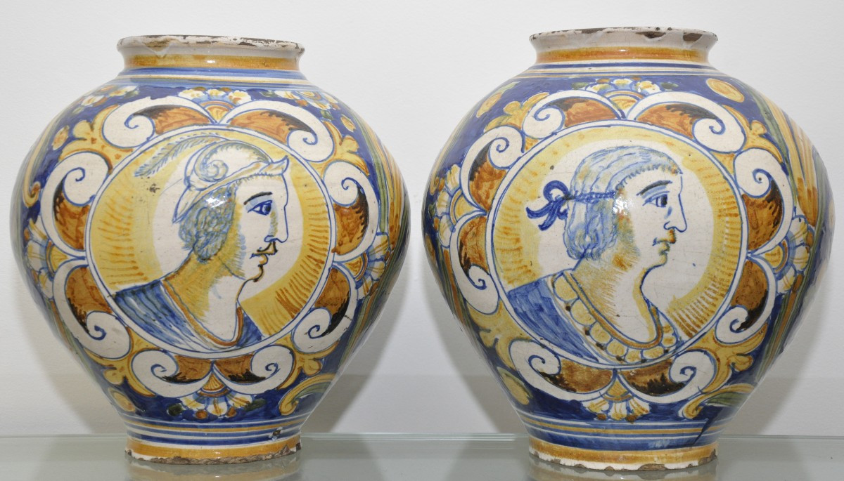Coppia di vasi in maiolica di Gerace