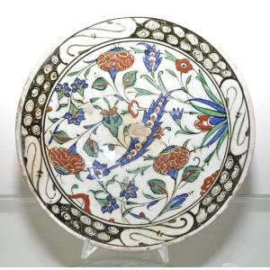 Plat en majolique de Iznik