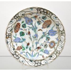 Plat en majolique de Iznik
