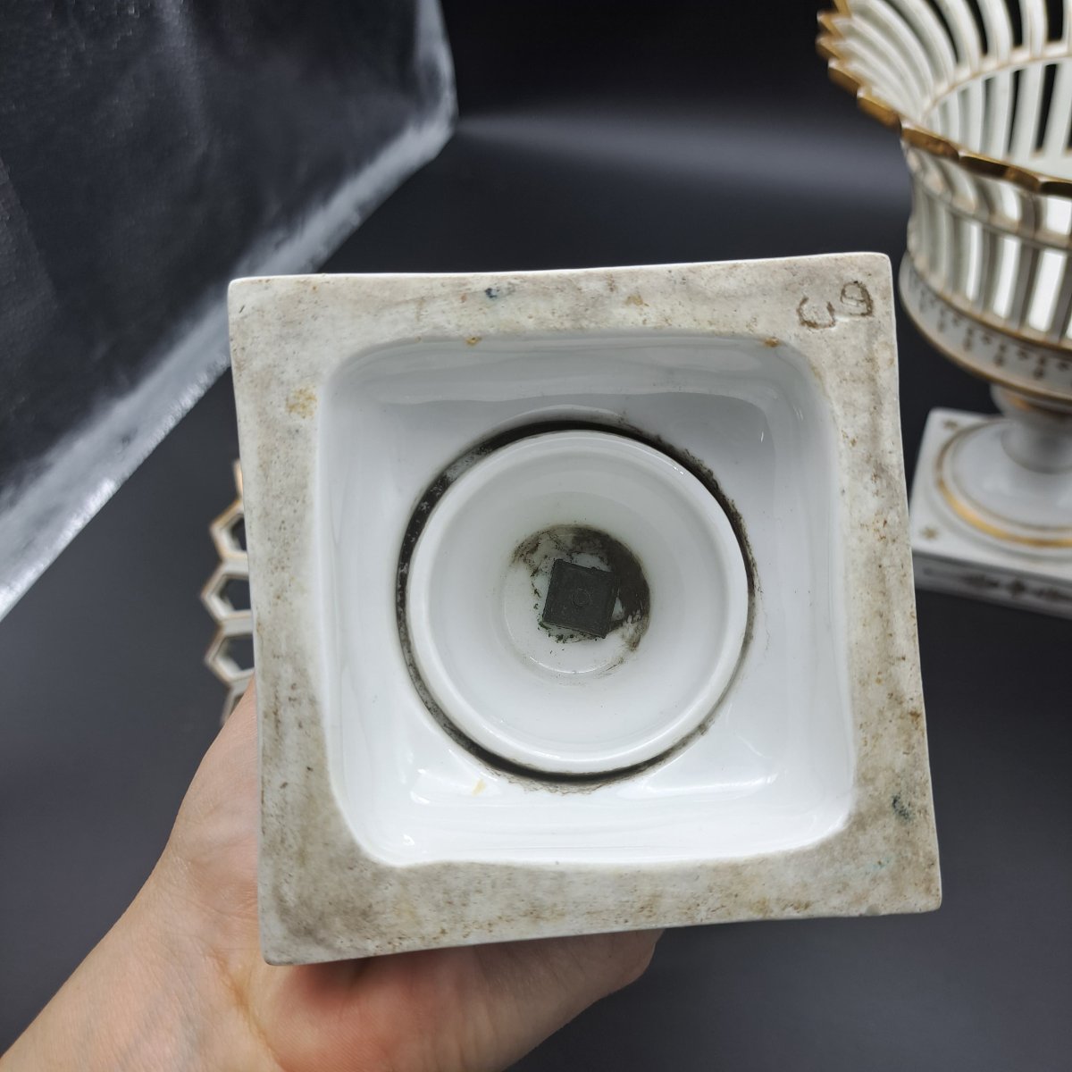 PAIRE DE CENTRES DE TABLE EN PORCELAINE FRANÇAISE DU XIXe SIÈCLE-photo-8