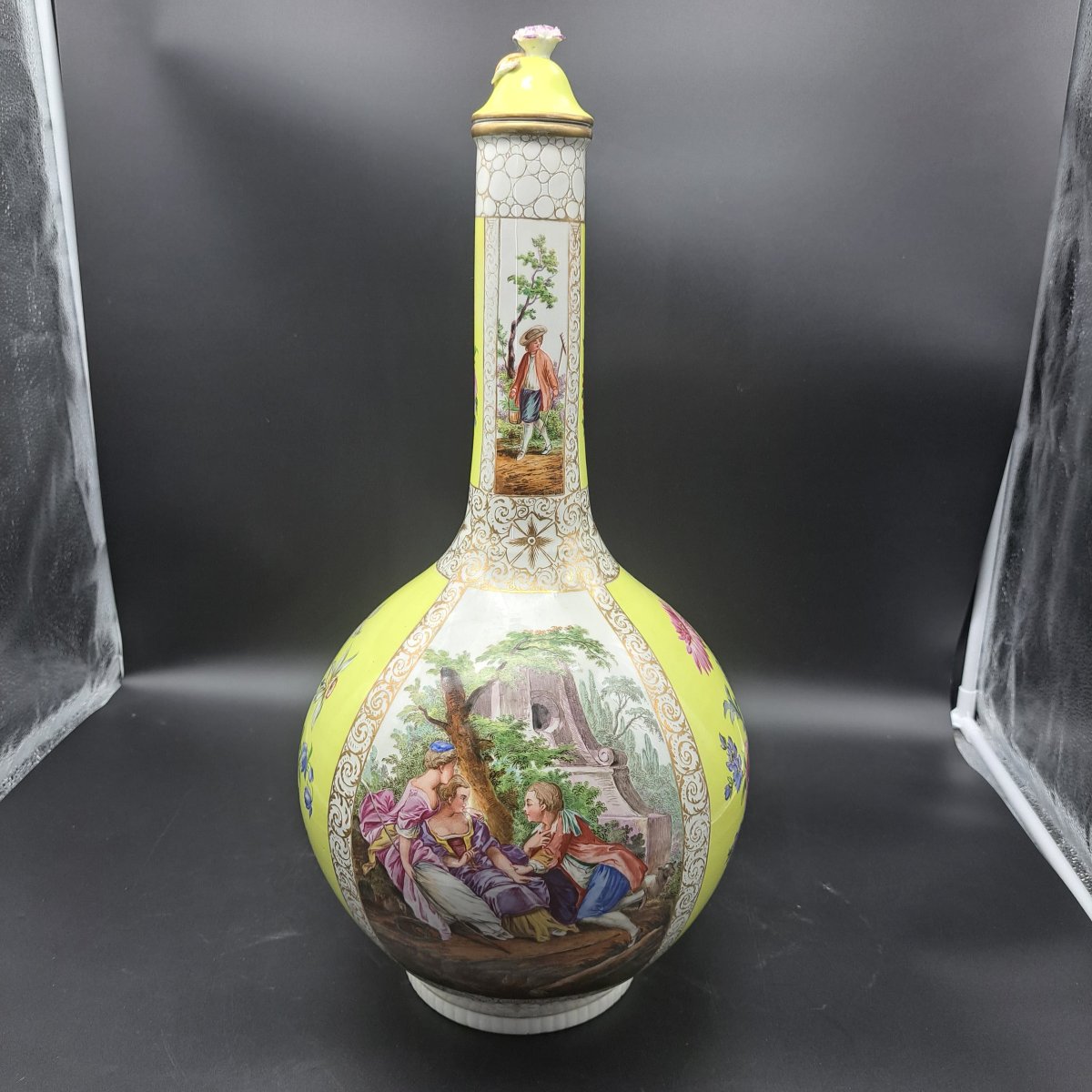 GRANDE PAIRE DE VASES À COUVERCLE DU XIXe SIÈCLE, FABRIQUÉS PAR MEISSEN-photo-4