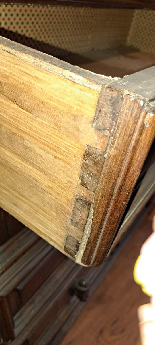 Late 17th Century Walnut Bambocci Chest Of Drawers-photo-6