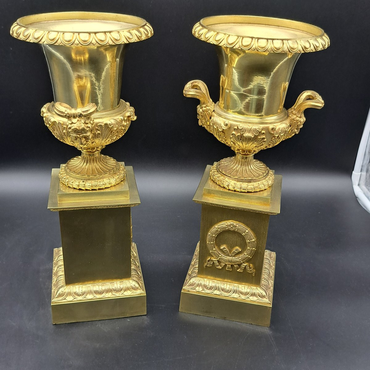 PAIRE DE VASES MÉDICI EN BRONZE DORÉ DU XIXe SIÈCLE-photo-4