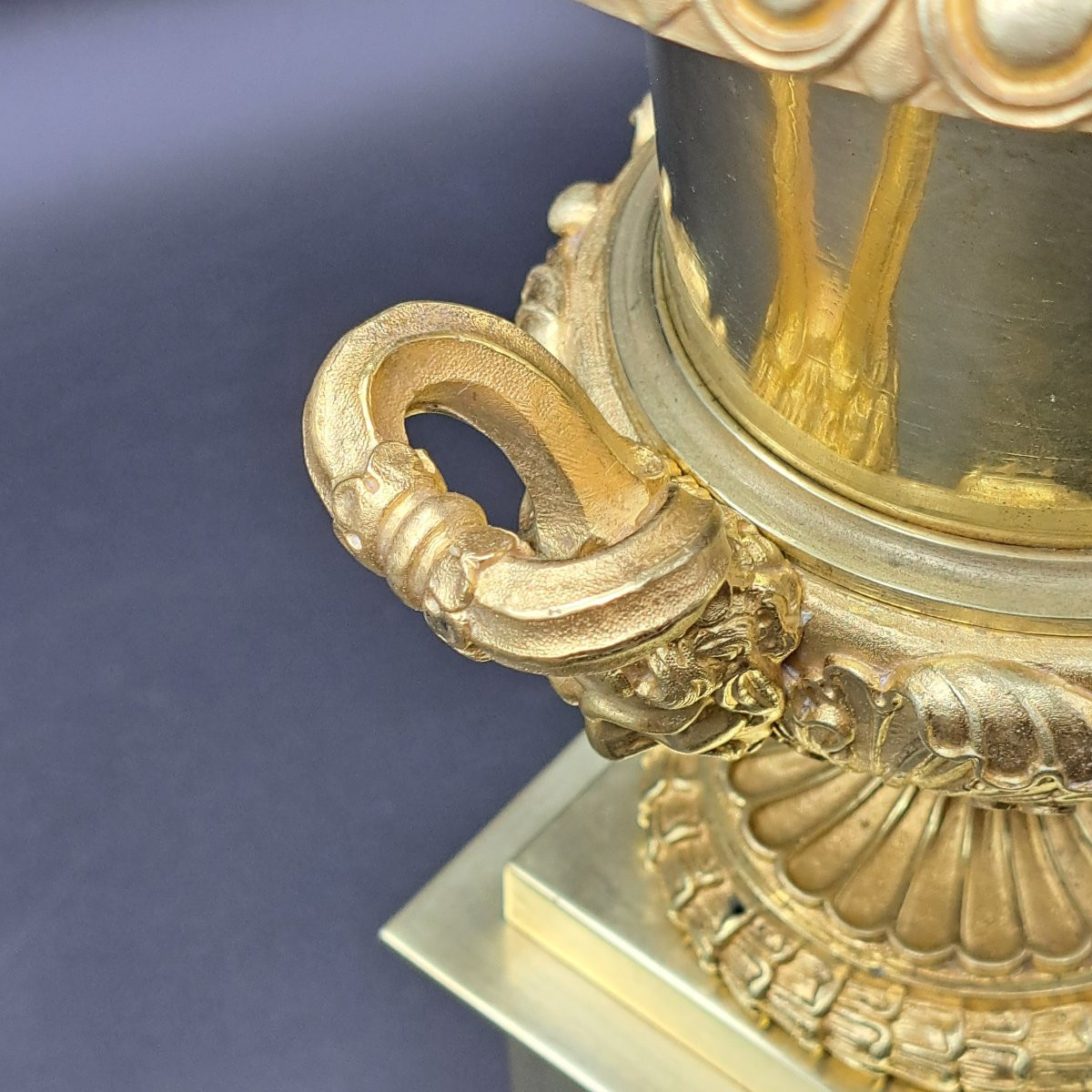 PAIRE DE VASES MÉDICI EN BRONZE DORÉ DU XIXe SIÈCLE-photo-7