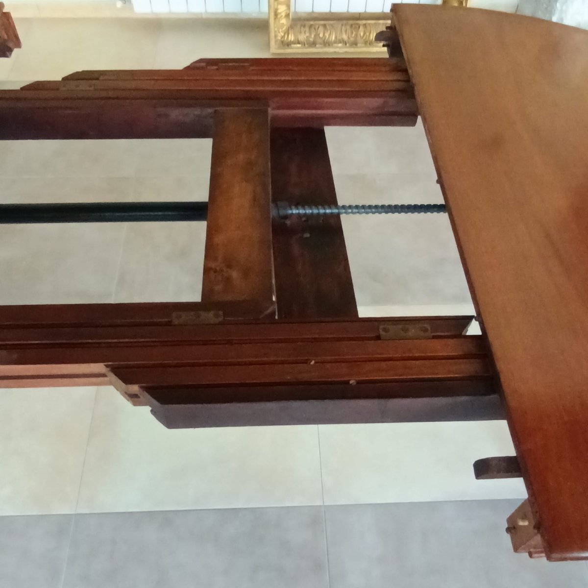 Table extensible anglaise en acajou, seconde moitié du XIXe siècle.-photo-1