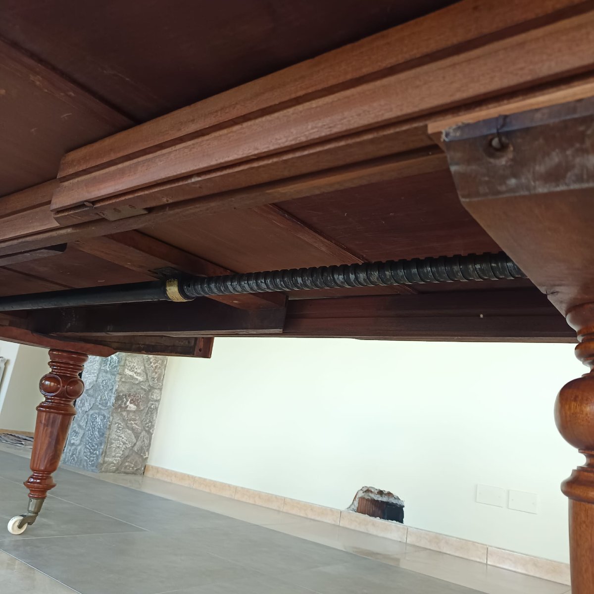 Table extensible anglaise en acajou, seconde moitié du XIXe siècle.-photo-6