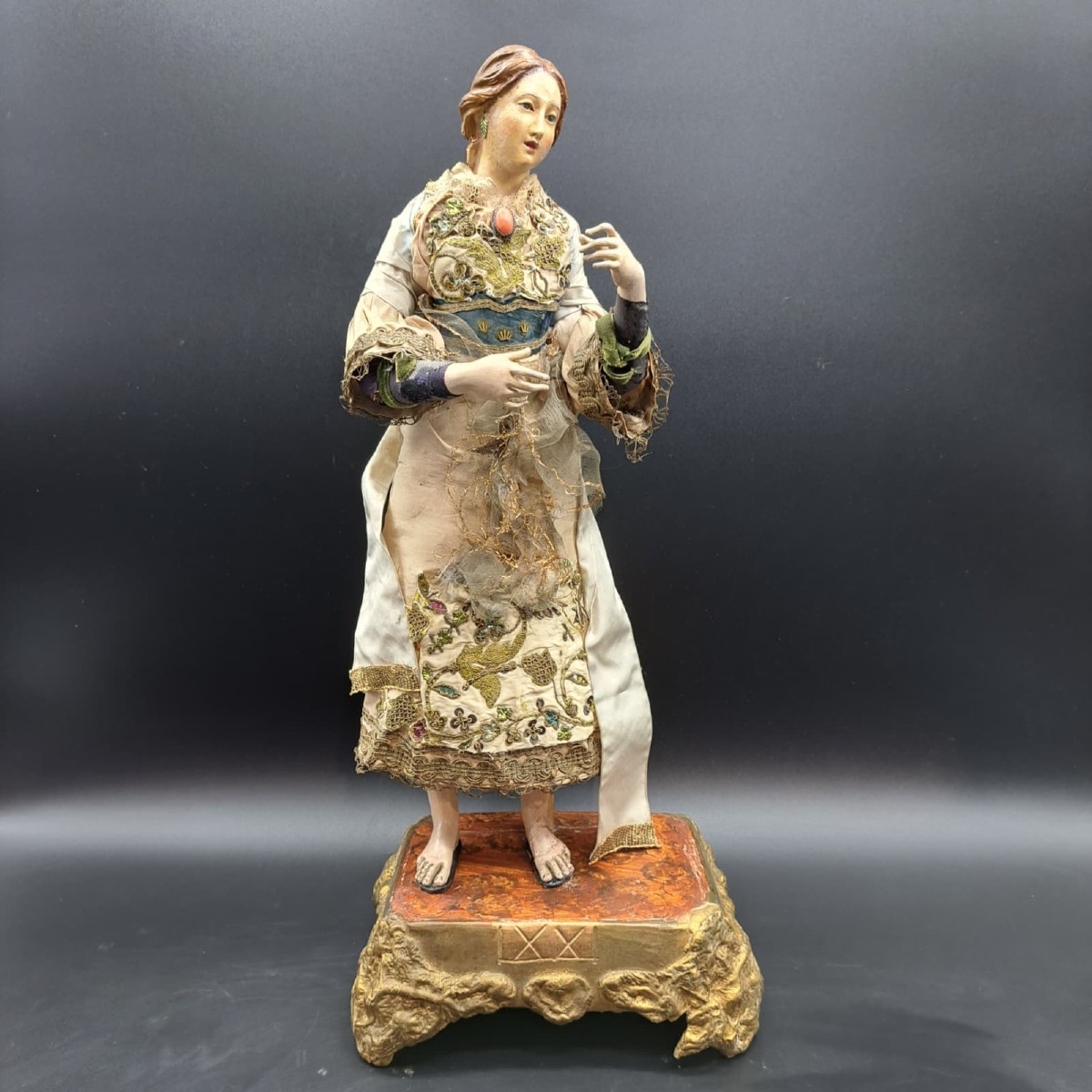 SCULPTURE DE CRÉATURE EN BOIS POLYCHROMÉ, FIN XVIIIe/DÉBUT XIXE SIÈCLE