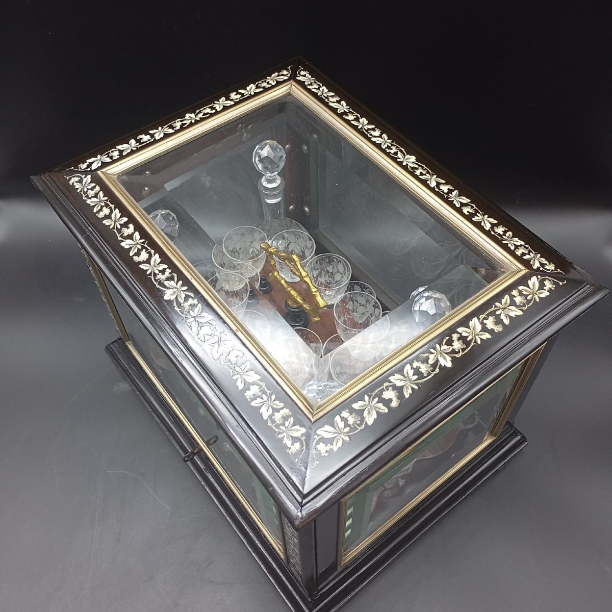 Cave à liqueur en bois ébonisé et cristal du XIXe siècle-photo-3