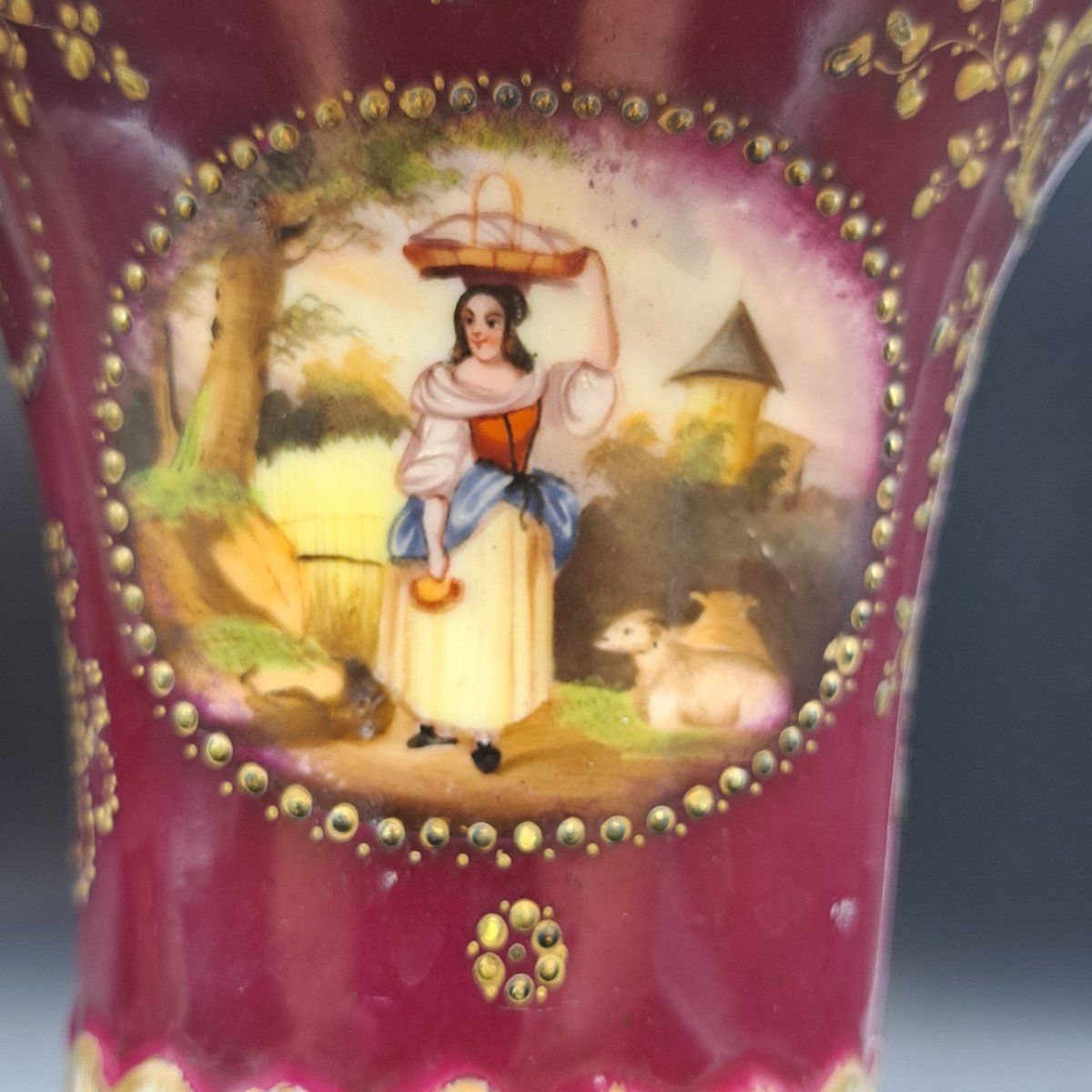 PAIRE DE VASES EN PORCELAINE À DÉCOR CORNEUSE DU MILIEU DU XIXE SIÈCLE-photo-7