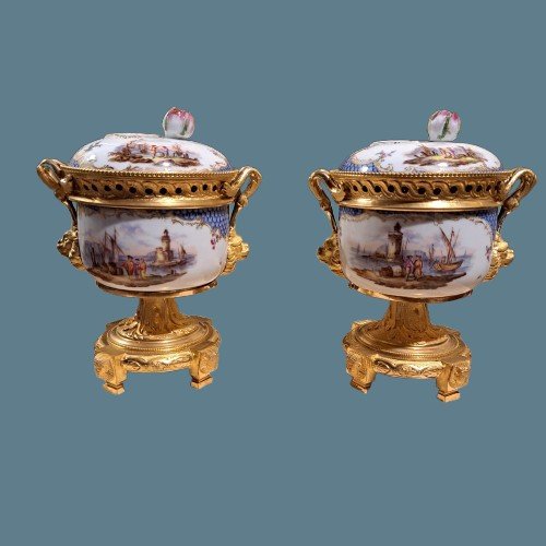 PAIRE DE BRÛLE-PARFUMS DE LA SECONDE MOITIÉ DU XIXE SIÈCLE – STYLE MEISSEN (AUGUST REX) – HELEN