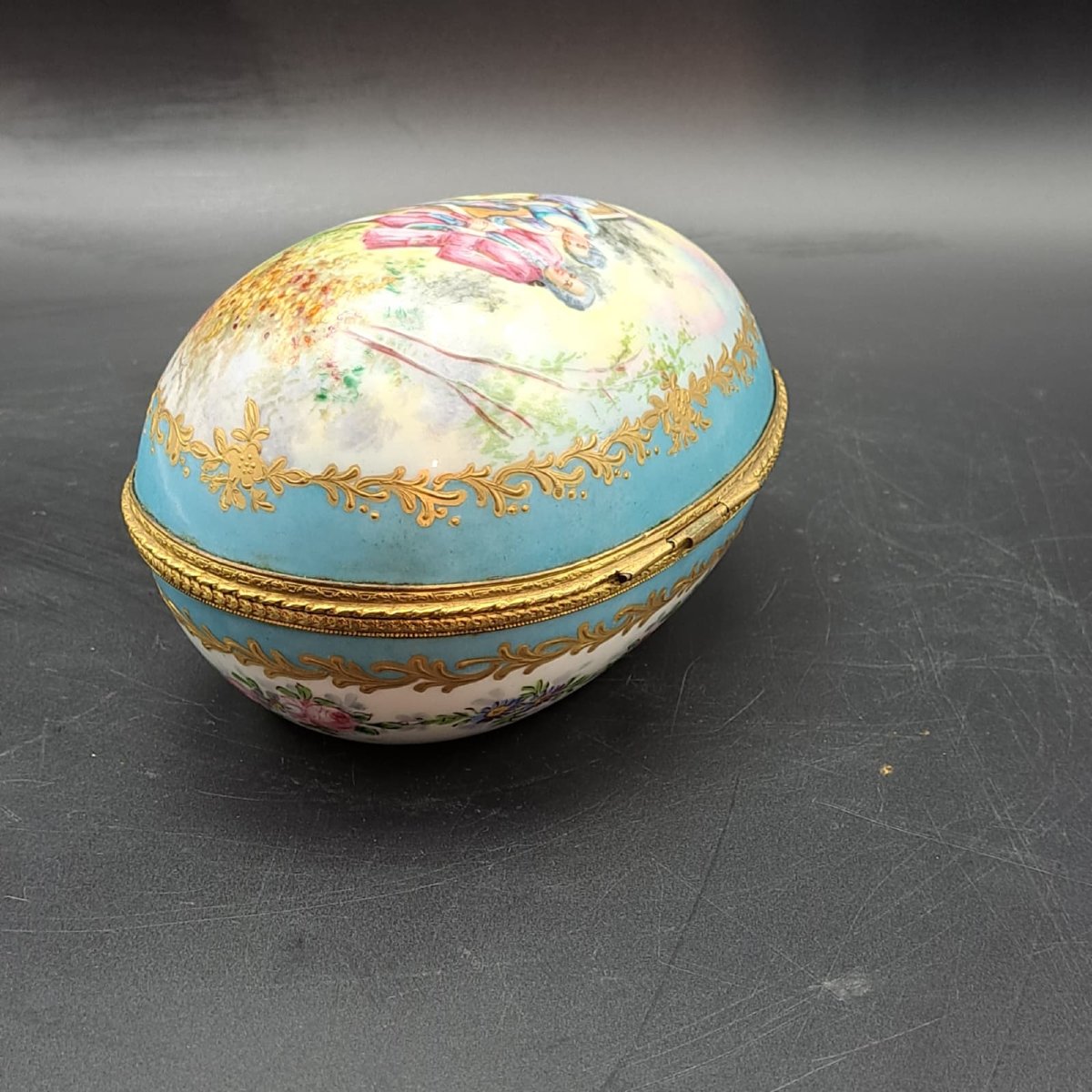 ANCIENNE BOÎTE À BIJOUX EN PORCELAINE DE SÈVRES, ÉPOQUE NAPOLÉON III, FIN DU XIXE SIÈCLE-photo-1