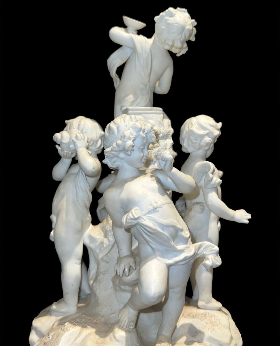 Beautiful Statue Depicting "putti"-photo-2