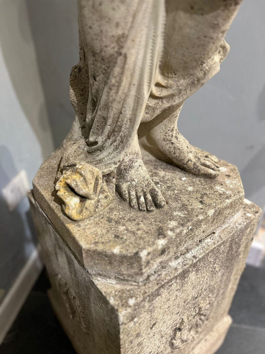 Sculpture Depicting A Female Figure-photo-2