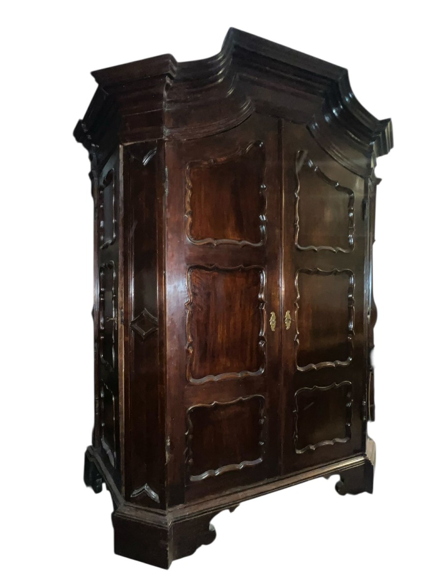 Grande armoire à quatre portes