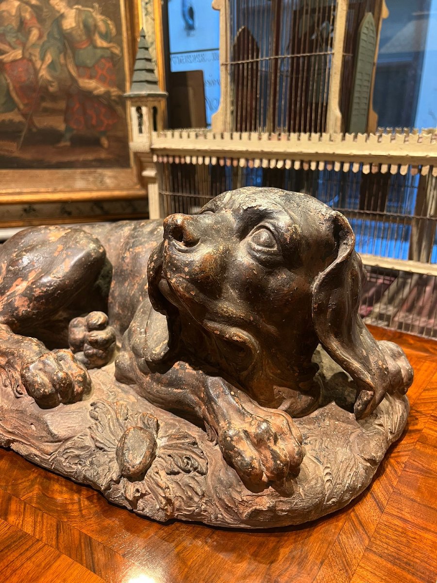 Sculpture Depicting A Crouching Hunting Dog-photo-2