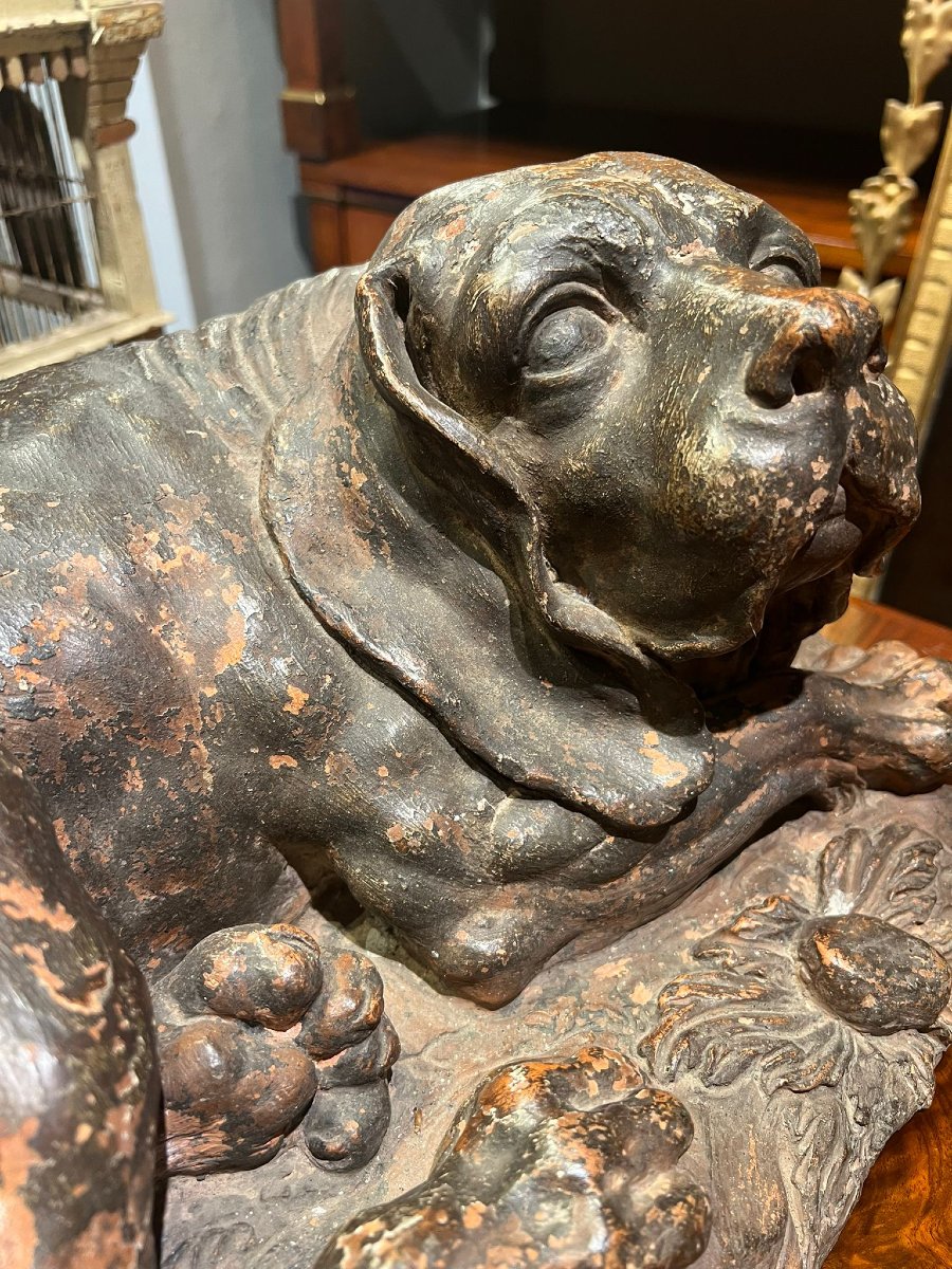 Sculpture Depicting A Crouching Hunting Dog-photo-4