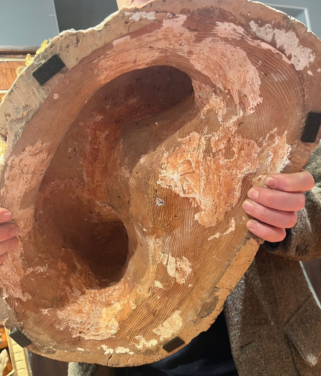 Sculpture Depicting A Crouching Hunting Dog-photo-1