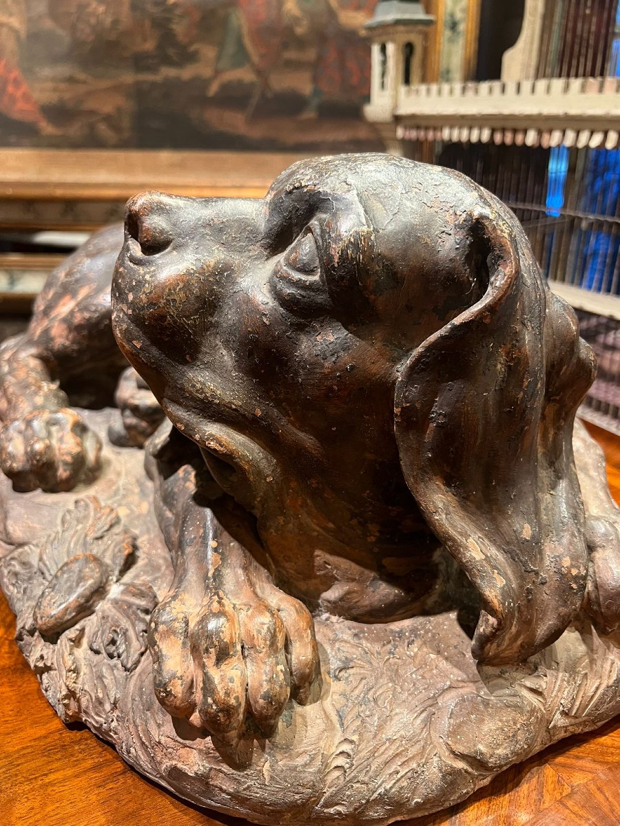 Sculpture Depicting A Crouching Hunting Dog-photo-3