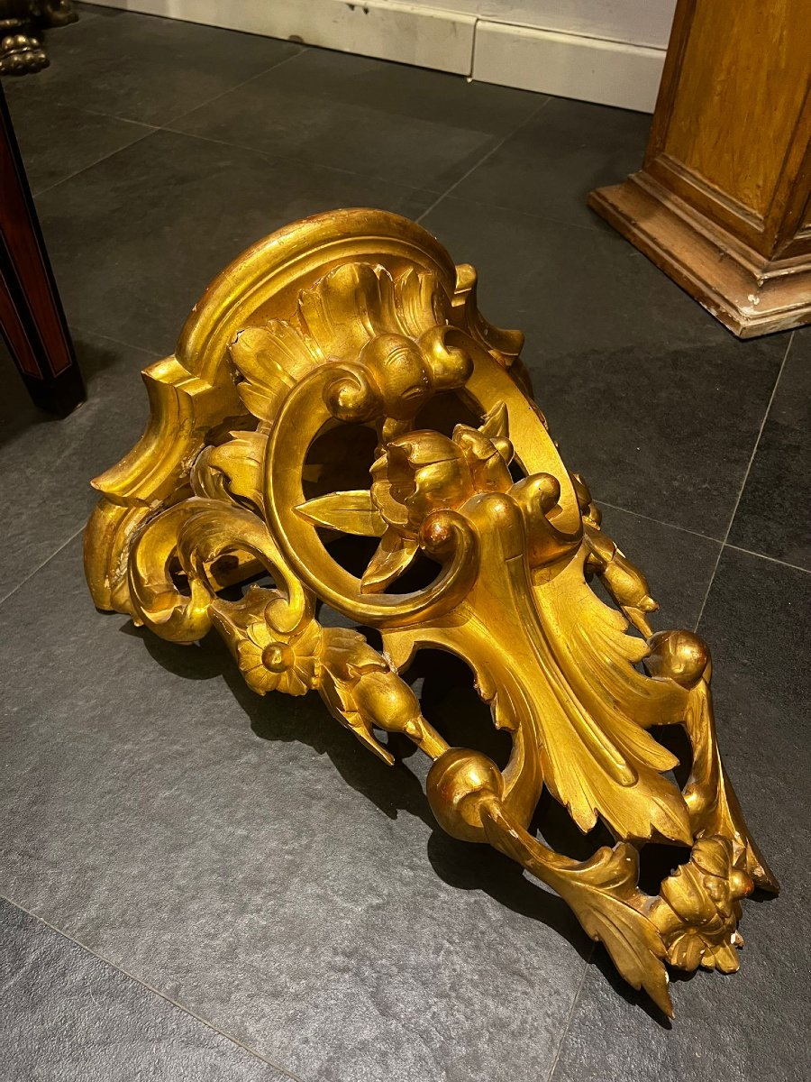 Paire d'étagères en bois sculpté et doré-photo-2
