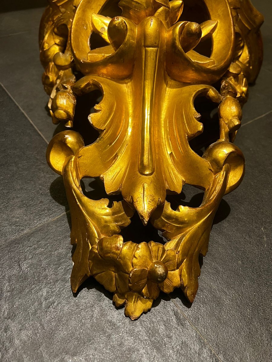 Paire d'étagères en bois sculpté et doré-photo-6