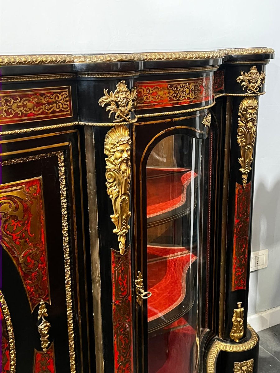Monumental Sideboard With Three Doors-photo-7