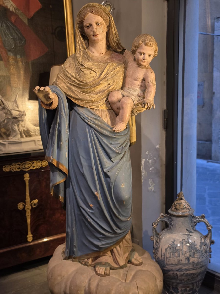 Sculpture Depicting The Virgin And Child-photo-2