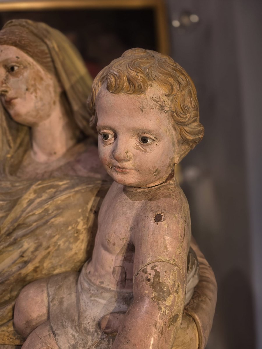 Sculpture Depicting The Virgin And Child-photo-3
