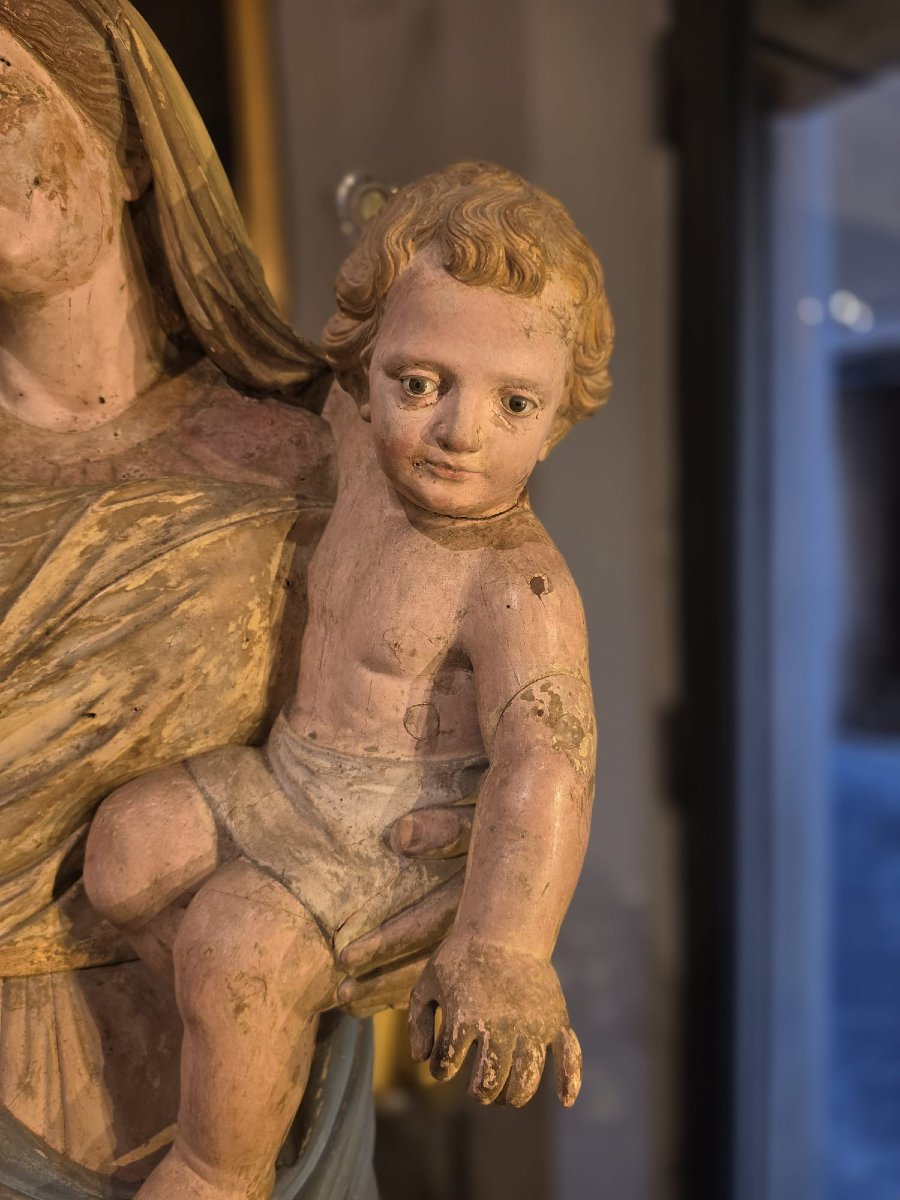 Sculpture Depicting The Virgin And Child-photo-4