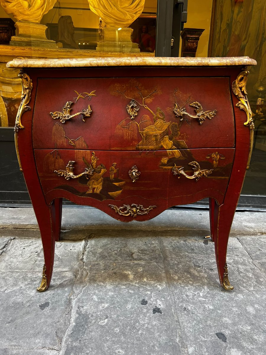 Curved Chest Of Drawers With A Marble Top-photo-3