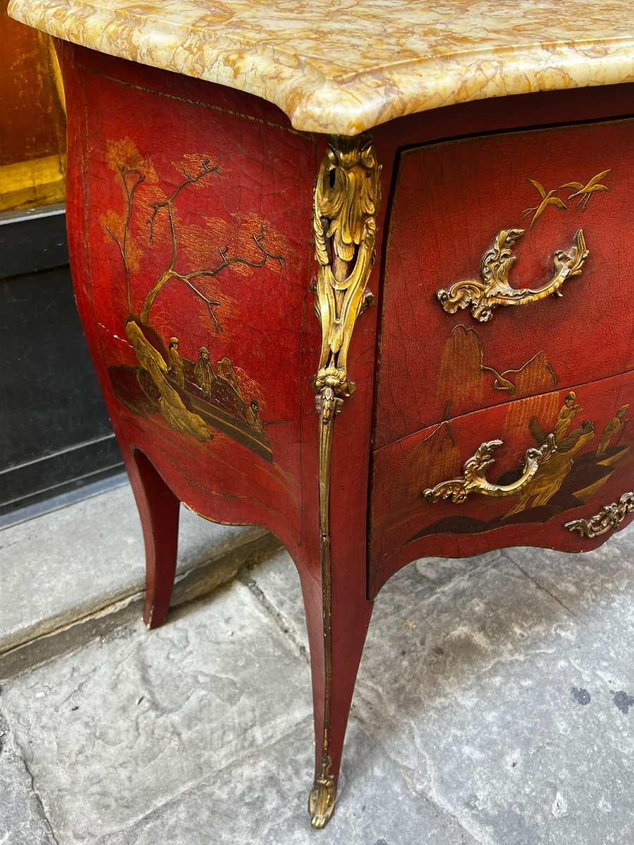 Curved Chest Of Drawers With A Marble Top-photo-4