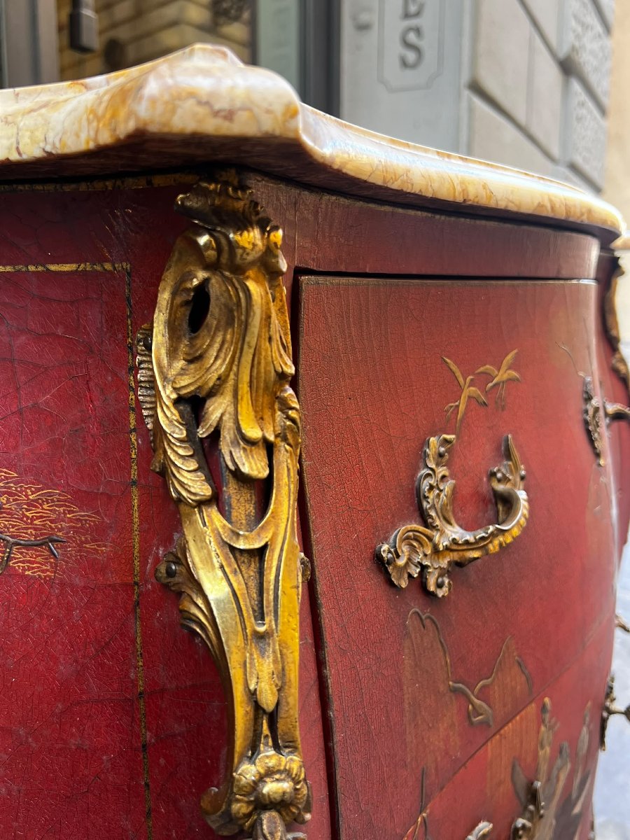 Curved Chest Of Drawers With A Marble Top-photo-5