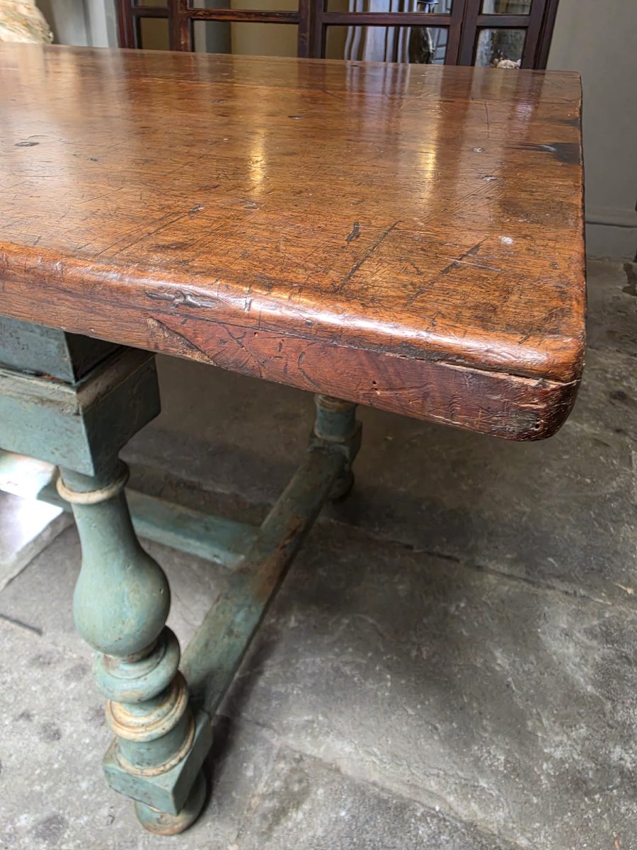 Table With A Lacquered Base-photo-4