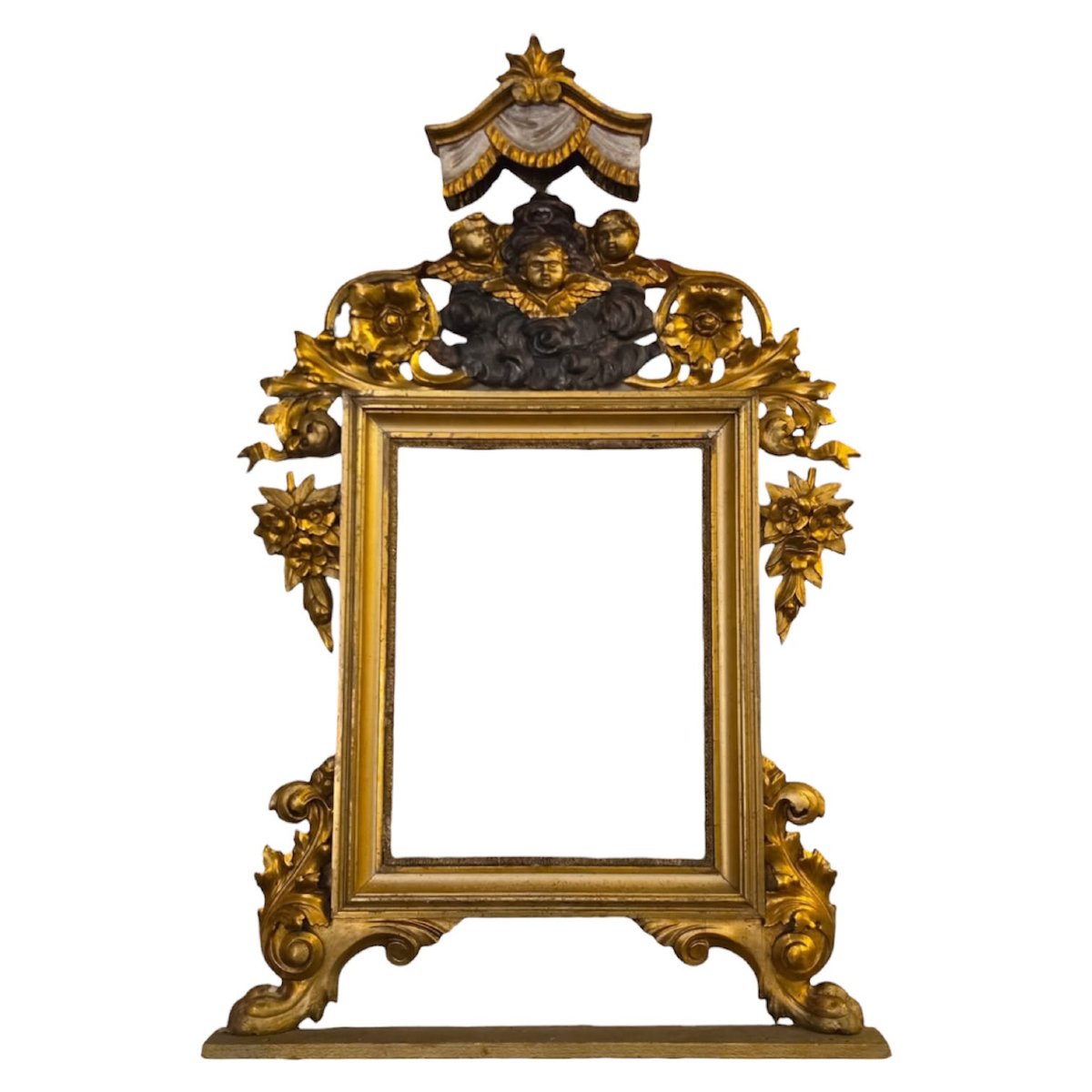 Cadre doré et sculpté