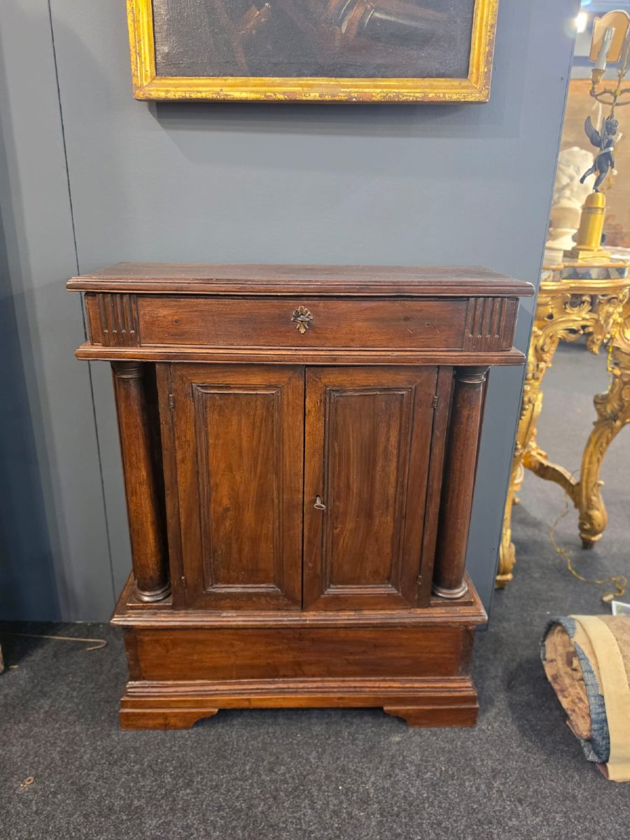 Small Sideboard -photo-2