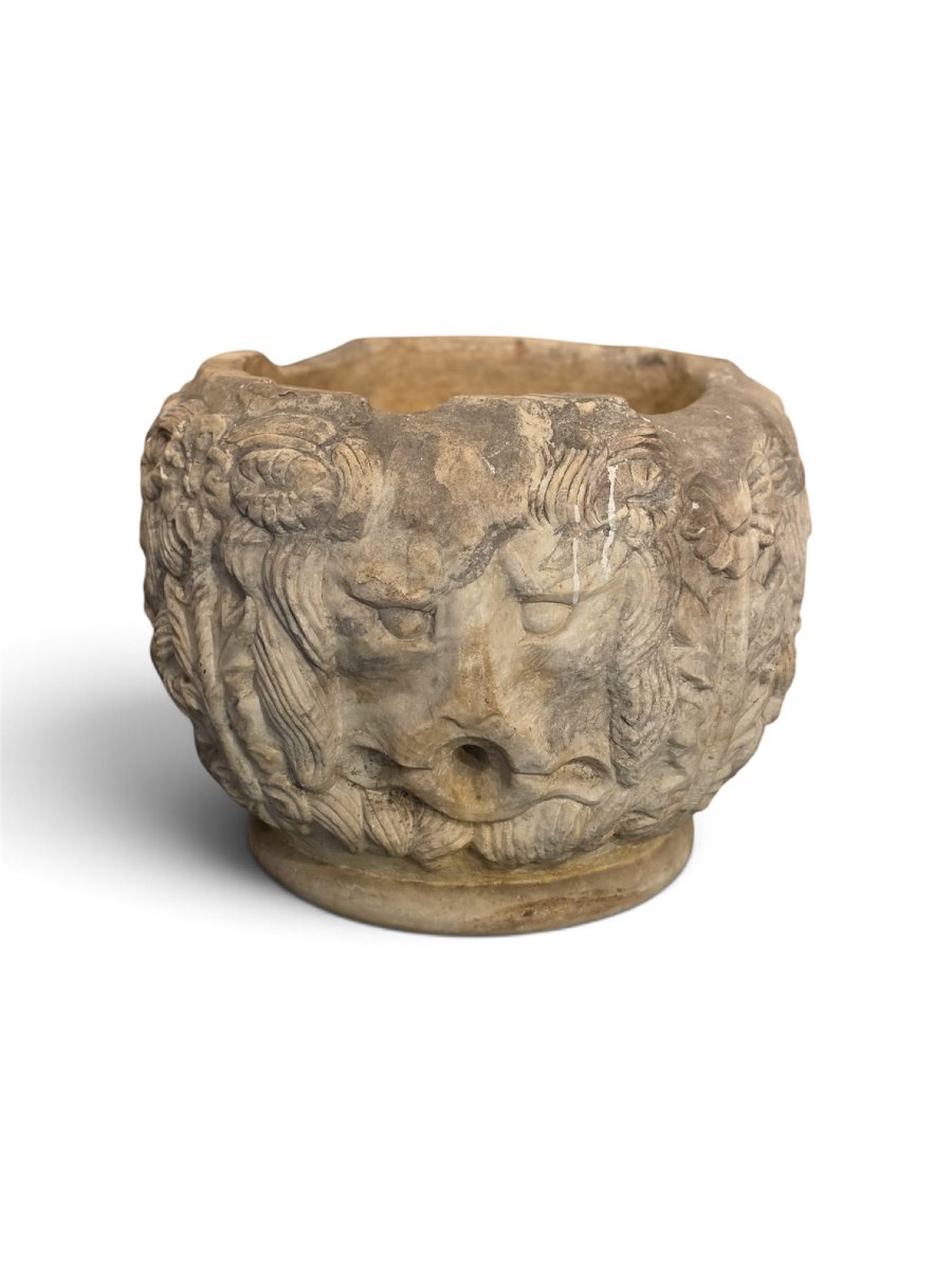 Petit vase en marbre