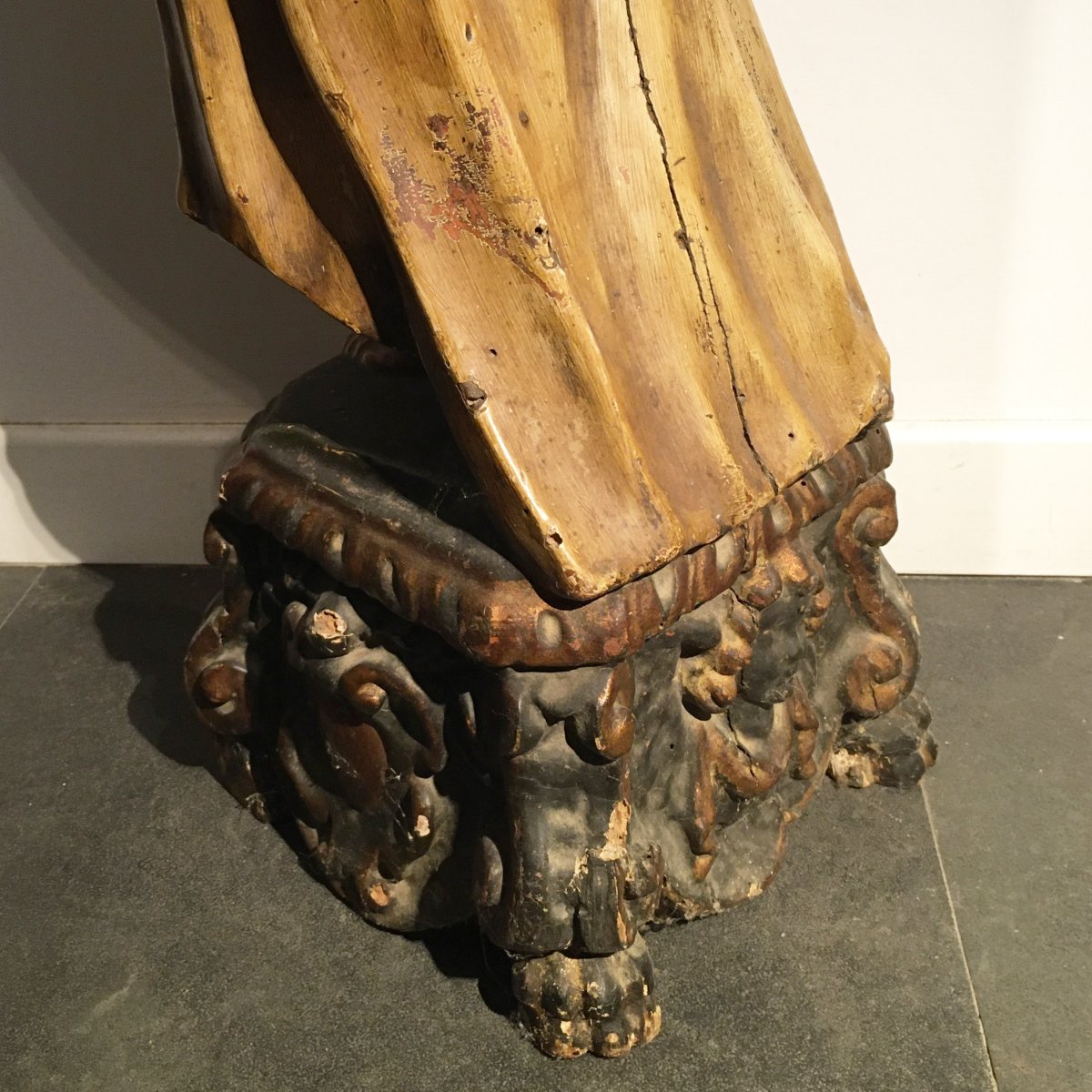 18th Century Italian Sculpture In Polychrome Wood Depicting A Female Figure-photo-1