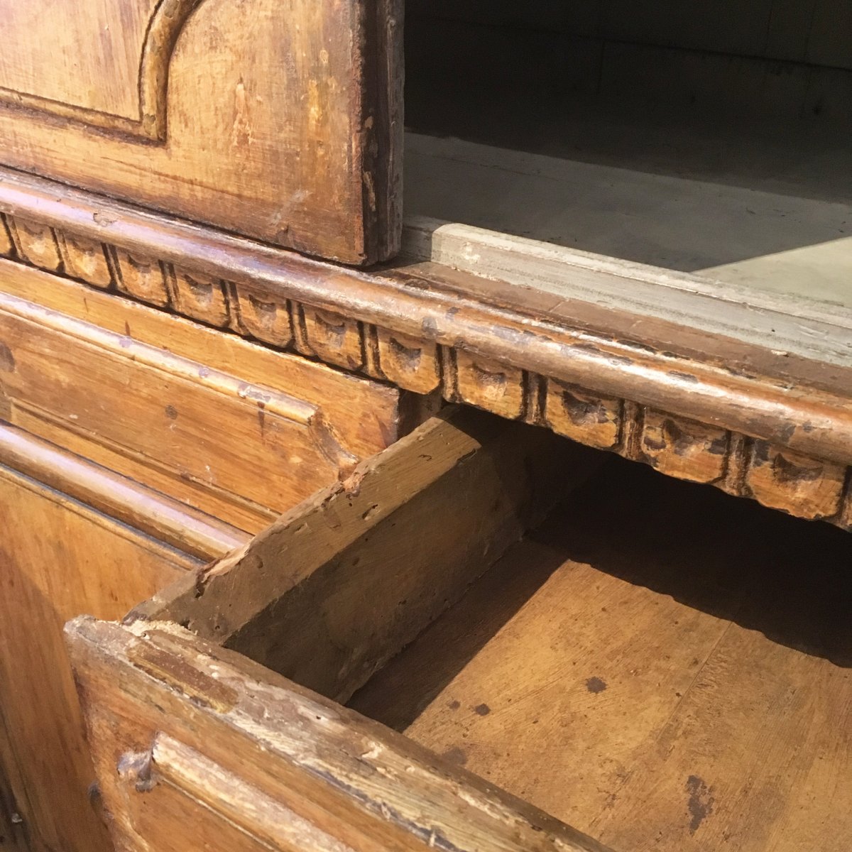 17th Century Italian Double Body Cabinet In Walnut Wood-photo-4