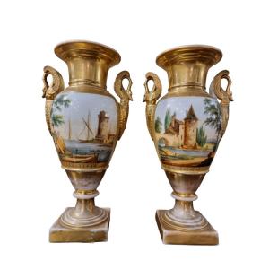 Belle Paire De Vases En Porcelaine