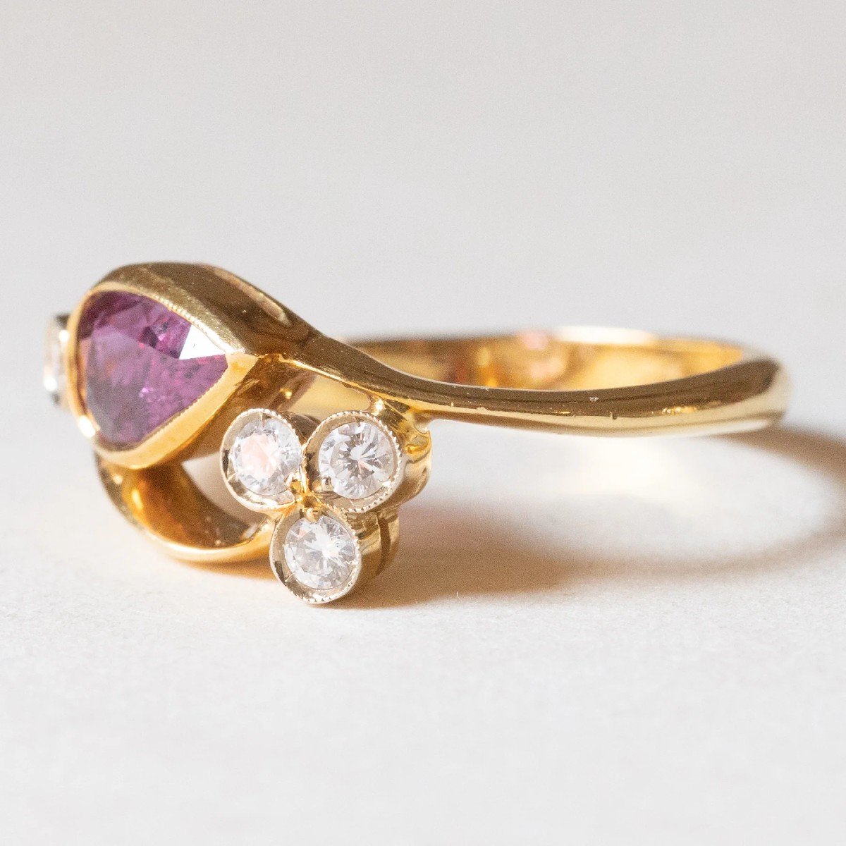 Bague vintage en or bleu creux