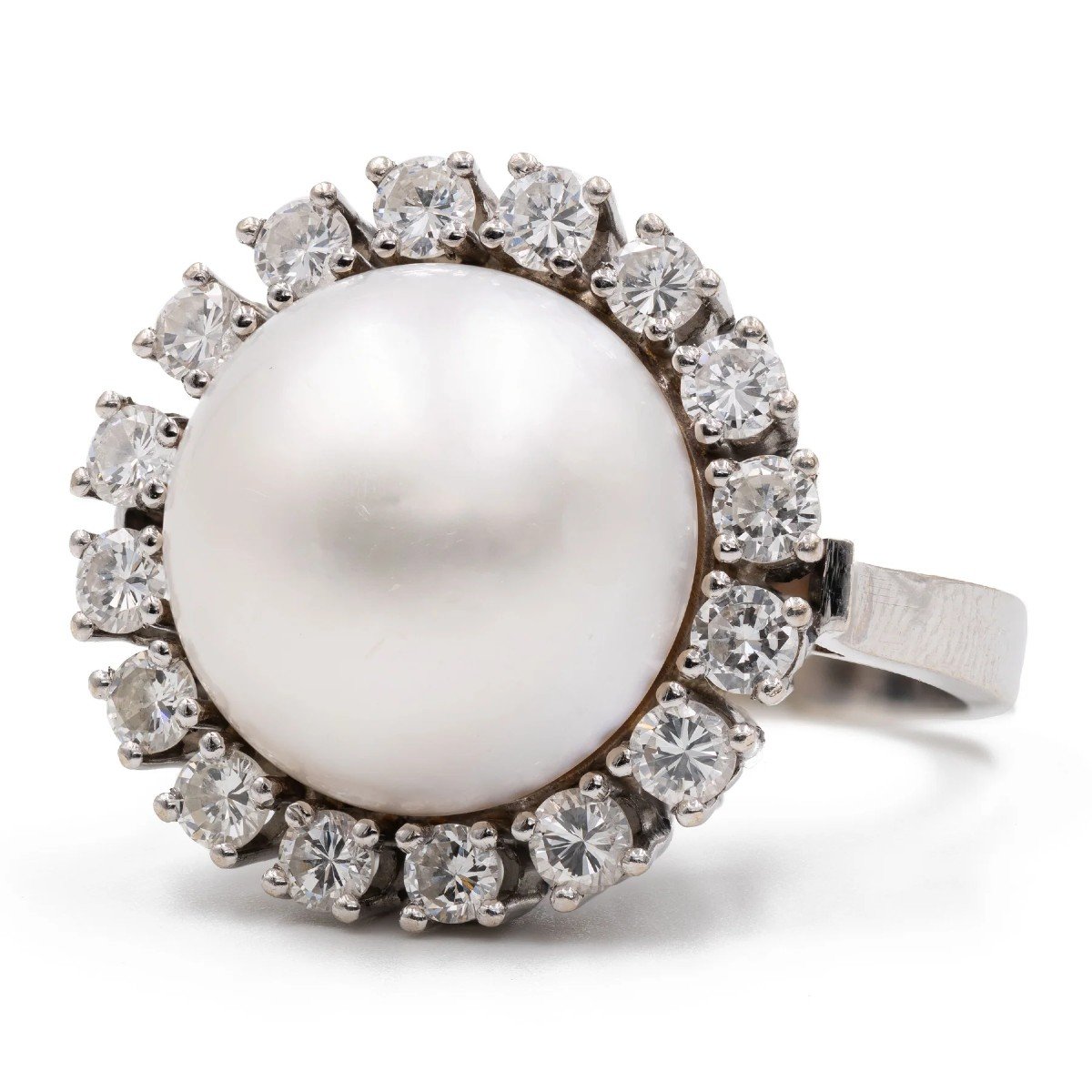 Vintage 14k White Gold Ring With Mabè Pearl And Diamonds (1ctw)