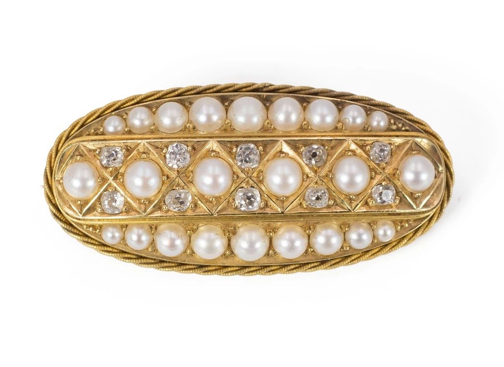 Gold Brooch With Diamonds And Pearls