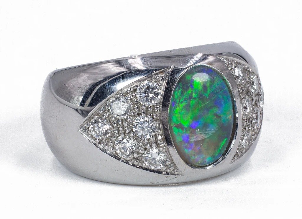 Vintage 18k White Gold Ring With Opal And Diamonds (0.50 Ct)