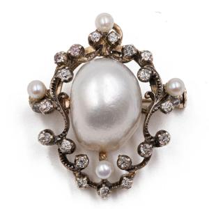 Brooch/pendant In 14k Yellow Gold And Silver With White Mabé Pearl, White Beads And Old Cut Dia