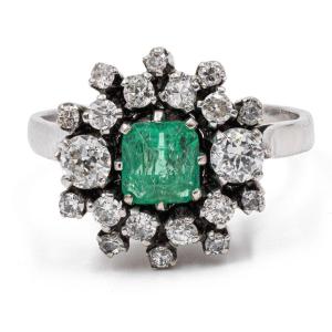 Bague Marguerite Vintage En Or Blanc 18 Carats Avec émeraude (0.75 Ct) Et Diamants (0.65 Ct)