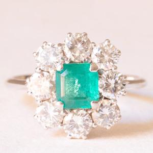Vintage 18k White Gold Daisy Ring With Emerald (approx. 0.65ct) And Brilliant Cut Diamonds 
