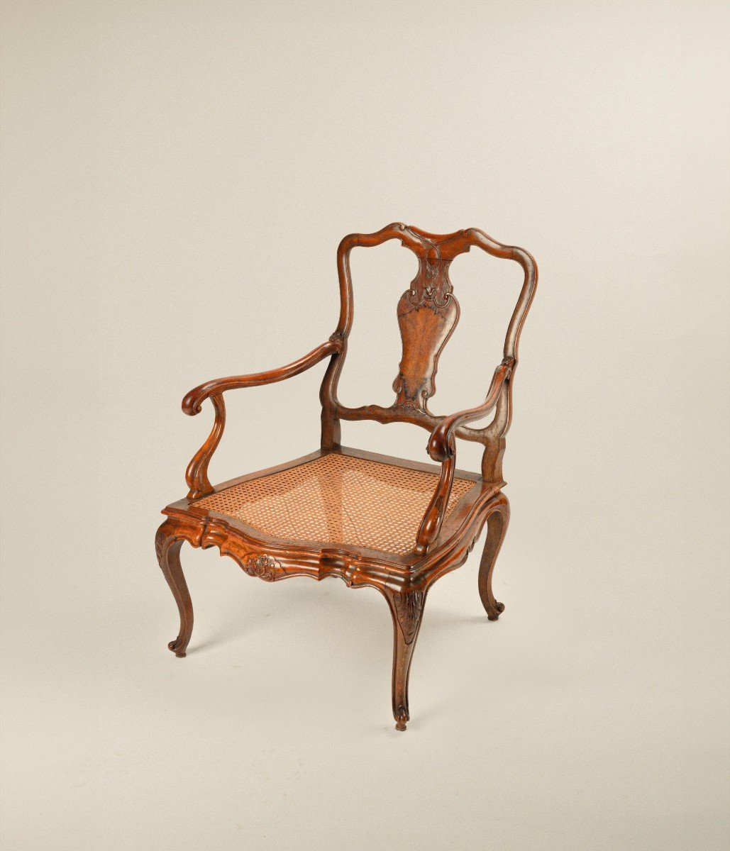 Fauteuil En Noyer Style Louis XV