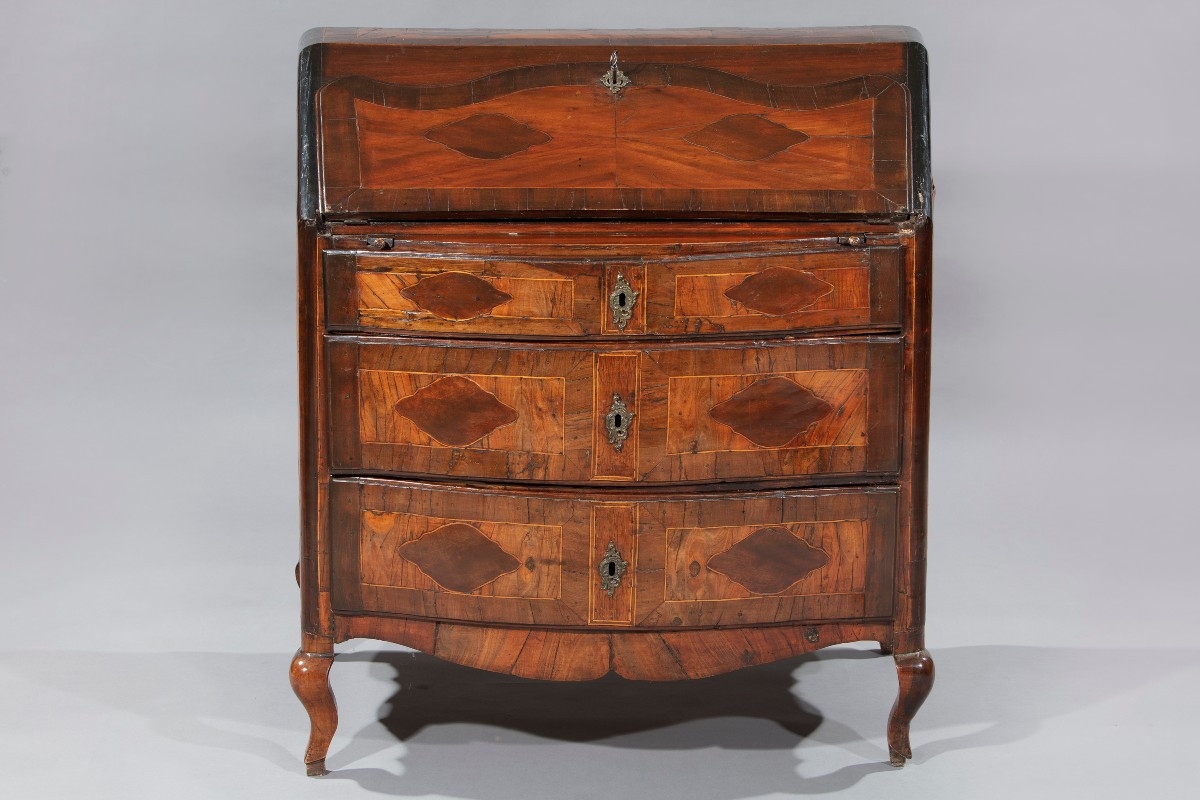 Commode à abattant en placage de noyer et bruyère de noyer, Piémont, XVIIIe siècle